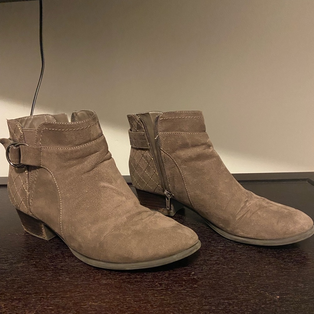 9.5 like New ankle booties